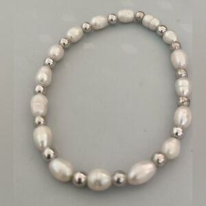Elegant White and Silver Pearl Bracelet